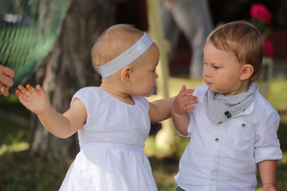 What is The minimum age to work as a babysitter in the USA ?